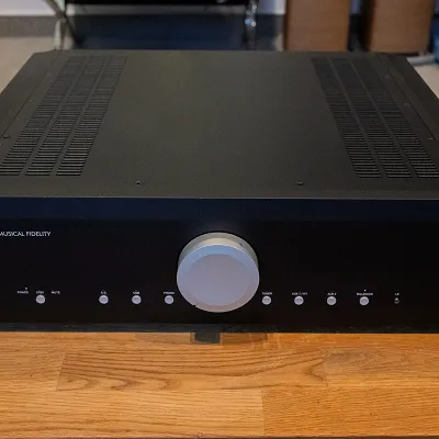 Wzmacniacz zintegrowany Musical Fidelity M6si (czarny) – Outlet