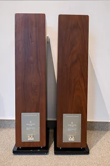 Kolumny podłogowe Audiovector QR 7 SE (orzech) – Outlet - 4