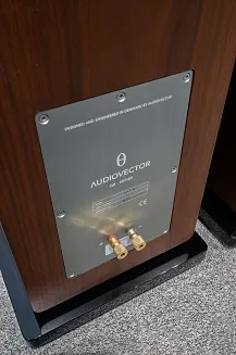 Kolumny podłogowe Audiovector QR 7 SE (orzech) – Outlet - 9