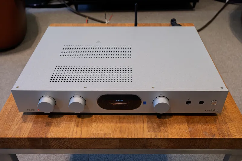 Wzmacniacz zintegrowany Audiolab 7000A (srebrny) – Outlet