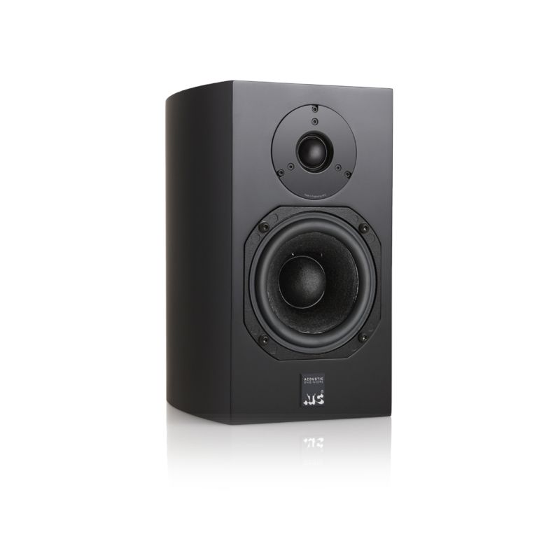 ATC SCM7 to najmniejsze kolumny ATC z obudową zamkniętą, tweeterem z podwójnym zawieszeniem i przetwornikiem z miedzią OFHC. Precyzyjny dźwięk i trwałość.