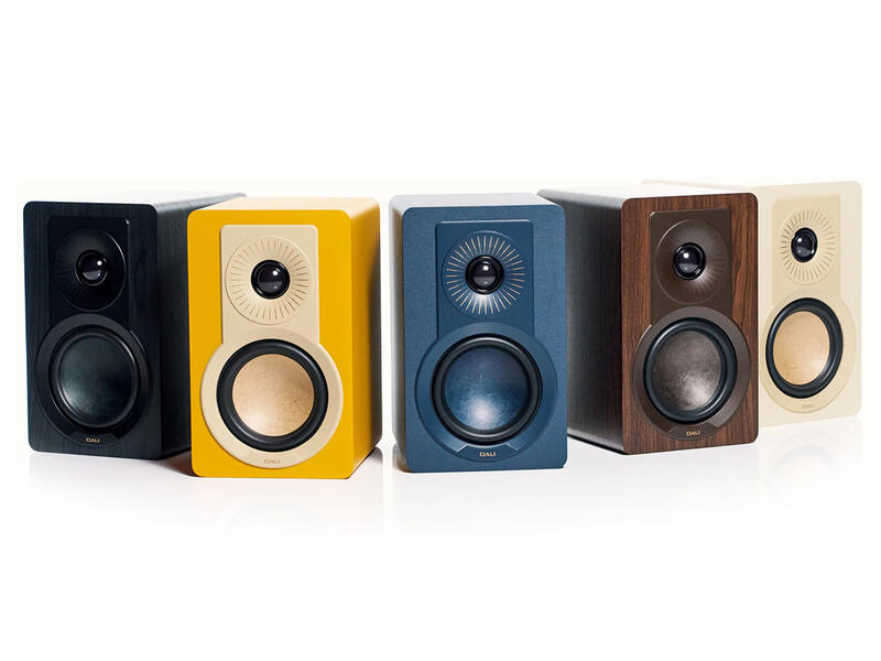 Poznaj DALI KUPID – stylowe, kompaktowe kolumny podstawkowe o czystym, dynamicznym brzmieniu. Idealne do stereo i nowoczesnych wnętrz.