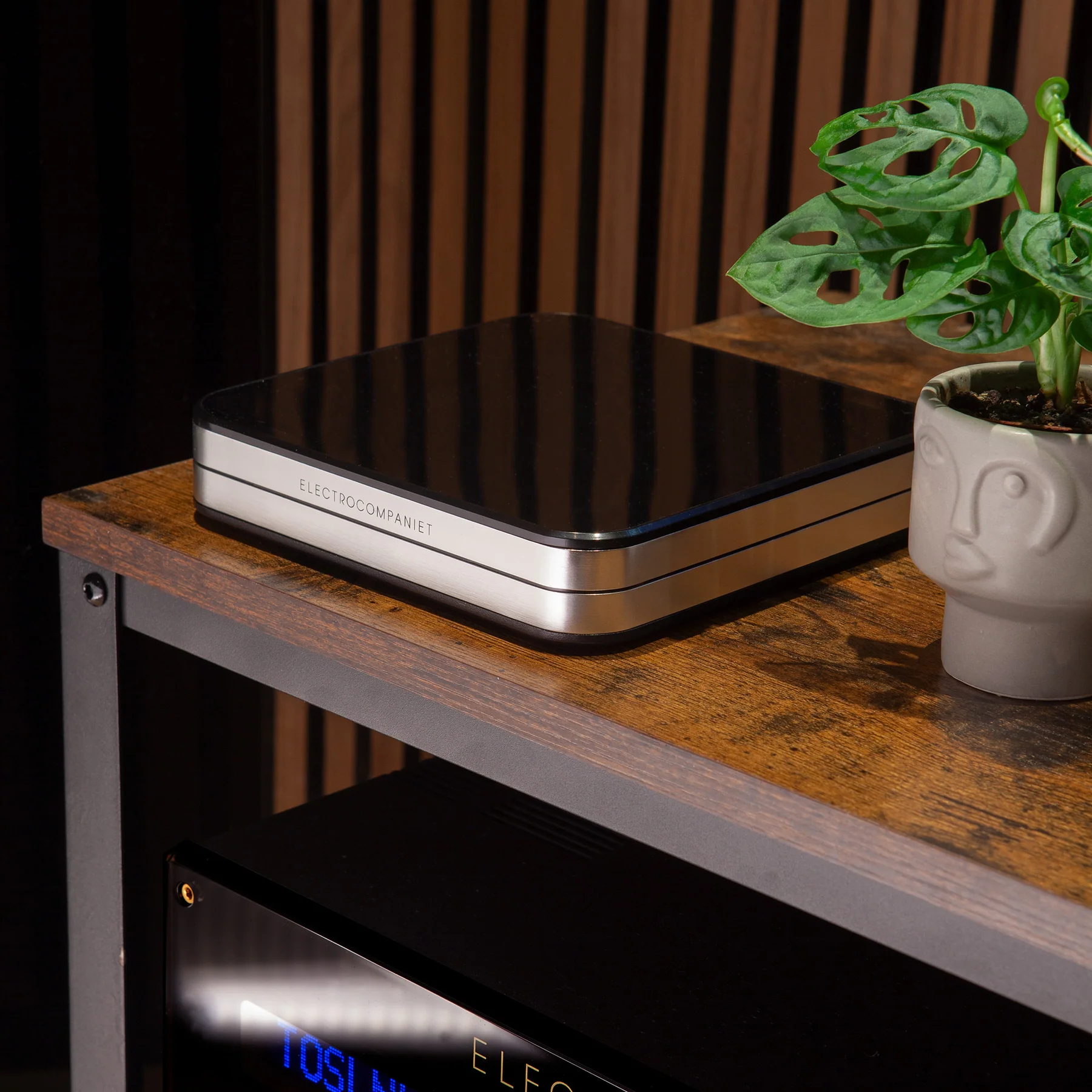 Odtwarzacz sieciowy Electrocompaniet RENA S-2 – nowoczesne centrum audio z DAC 24bit, WiSA, AirPlay 2, Bluetooth i obsługą Tidal Hi-Res, Spotify Connect i Roon.