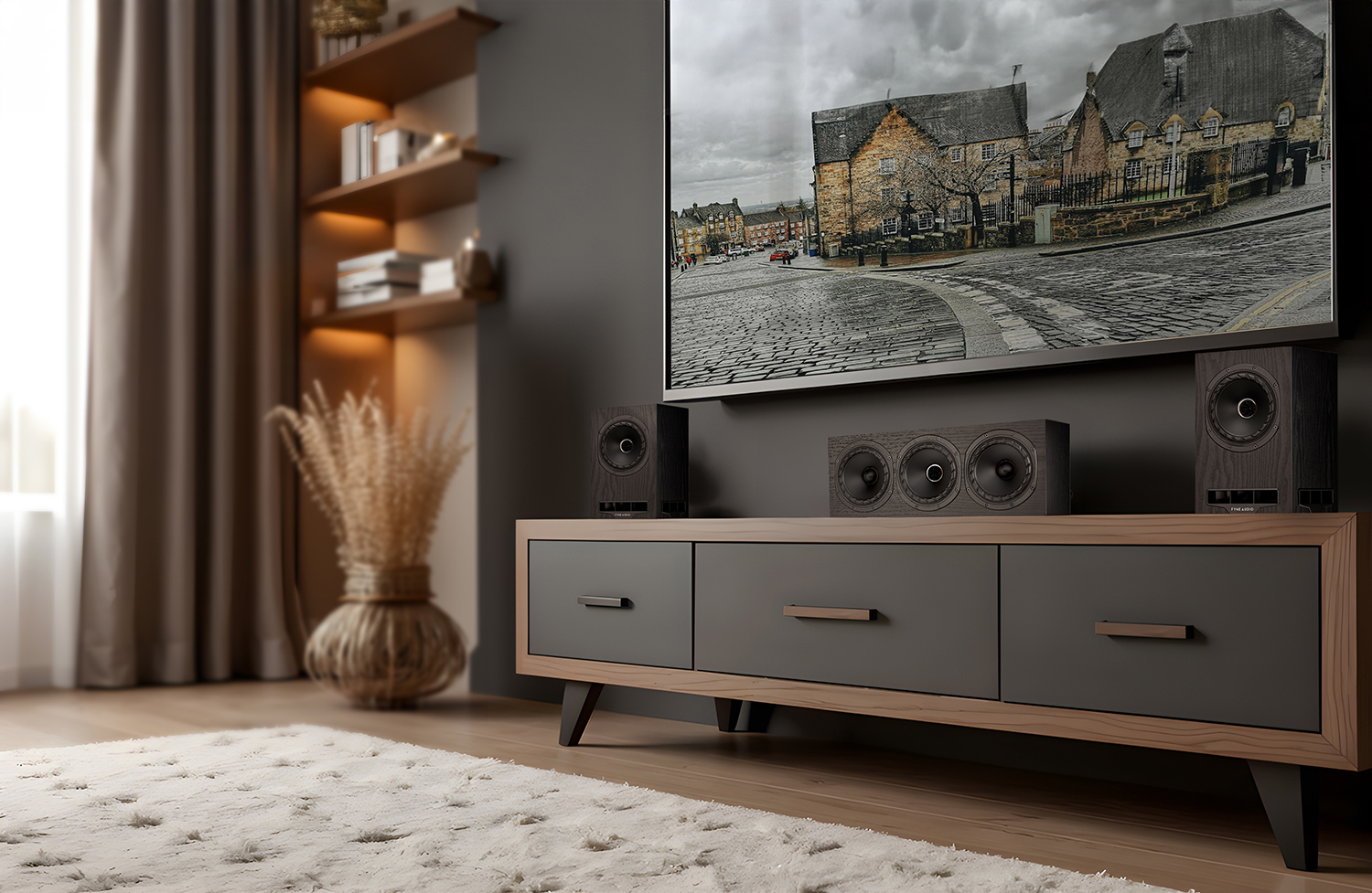 Poznaj głośnik centralny Fyne Audio F502E LCR z przetwornikiem IsoFlare i basem ABR. Idealny do kina domowego, montażu na ścianie i większych pomieszczeń.