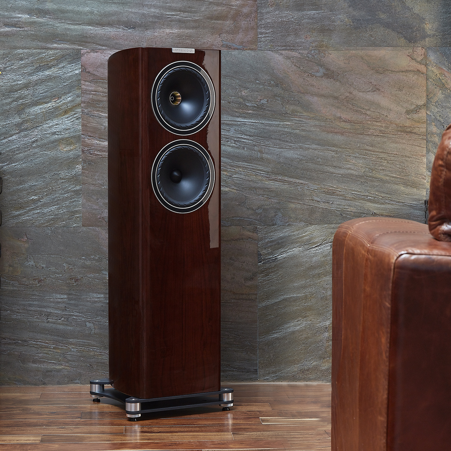 Fyne Audio F702 to 2,5-drożne kolumny podłogowe z przetwornikiem IsoFlare i systemem BassTrax. Wyjątkowa dynamika, głęboki bas i eleganckie wykończenie.