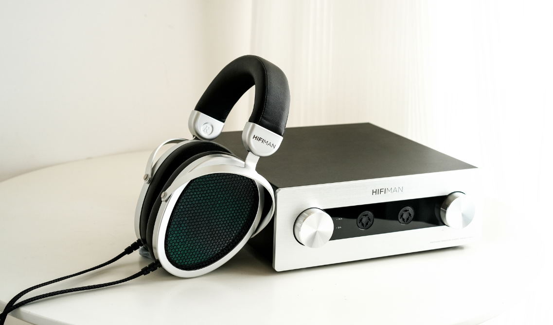 Poznaj HiFiMAN Mini Shangri-La – elektrostatyczne słuchawki z membraną nanometrowej grubości i zakresem 7 Hz–90 kHz. Perfekcyjny dźwięk, najwyższy komfort i luksusowe wykonanie.