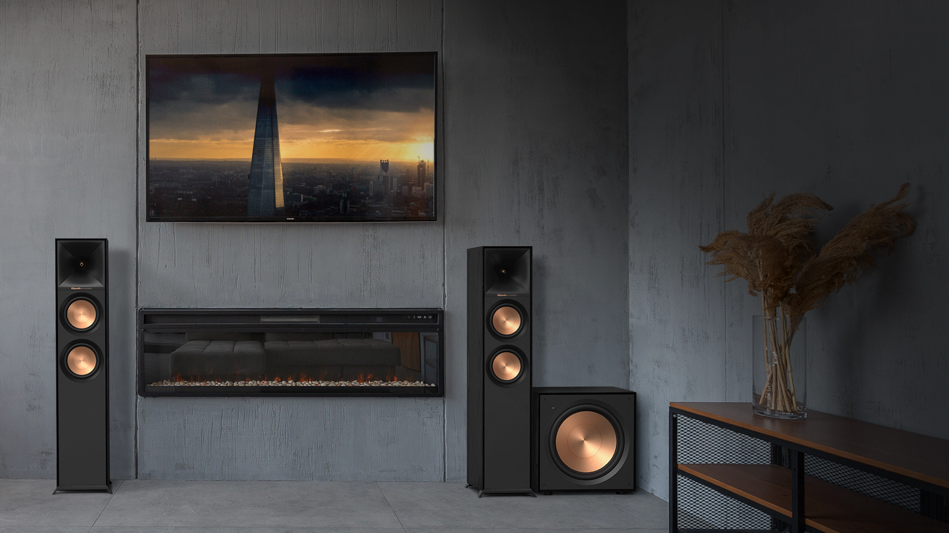 Klipsch R-605FA to podłogowe kolumny z wbudowanym głośnikiem Dolby Atmos®, tubą Tractrix®, głośnikami TCP i eleganckim wykończeniem. Idealne do kina domowego.