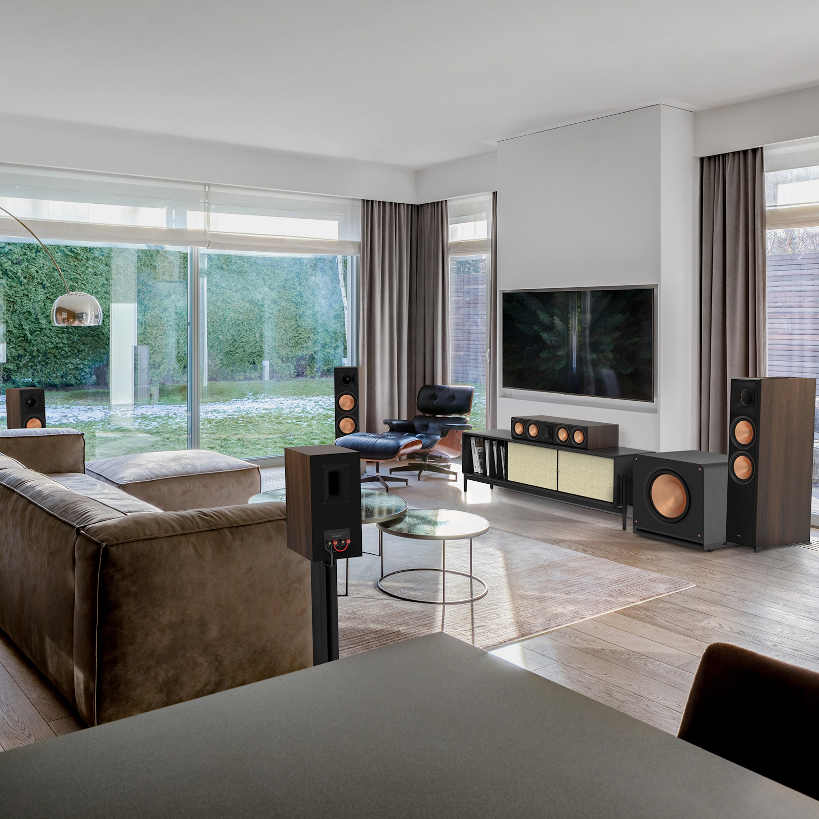 KLIPSCH RP-1600SW to flagowy subwoofer z potężnym przetwornikiem Cerametallic™, wzmacniaczem klasy D i portem Aerofoil. Gotowy na bezprzewodową pracę z zestawem WA-2.