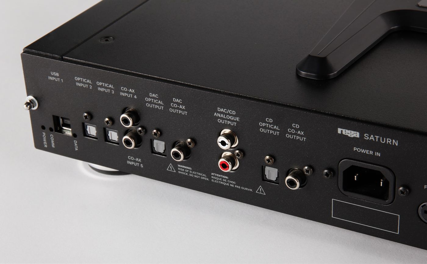 Rega Saturn MK3 – Hi-End odtwarzacz CD z DAC i USB | Audio Premium Odkryj Rega Saturn MK3 – odtwarzacz CD z wysokiej klasy DAC, USB 24/192 i wieloma wejściami cyfrowymi. Perfekcyjna integracja z systemem stereo.