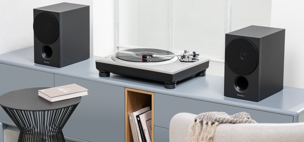 Technics SL-1500C – Gramofon z napędem bezpośrednim i przedwzmacniaczem Gramofon Technics SL-1500C z napędem bezpośrednim, przedwzmacniaczem i wkładką Ortofon 2M Red. Precyzja, funkcjonalność i najwyższa jakość dźwięku w jednym urządzeniu.