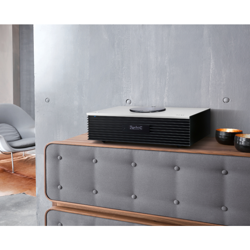 Technics SC-C70MK2 – kompaktowy system audio all-in-one z JENO, Chromecast i Space Tune Technics SC-C70MK2 to zaawansowany system audio z trzema wzmacniaczami JENO, automatyczną kalibracją Space Tune™ i obsługą streamingów przez Chromecast. Czysty dźwięk i inteligentna kontrola w jednym urządzeniu.