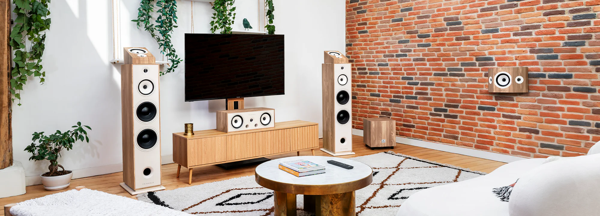 Odkryj Triangle Borea BR08 – 3-drożne kolumny podłogowe o skuteczności powyżej 90 dB i basie schodzącym do 40 Hz. Idealne do pomieszczeń 20–40 m². Design i technologia klasy premium. 