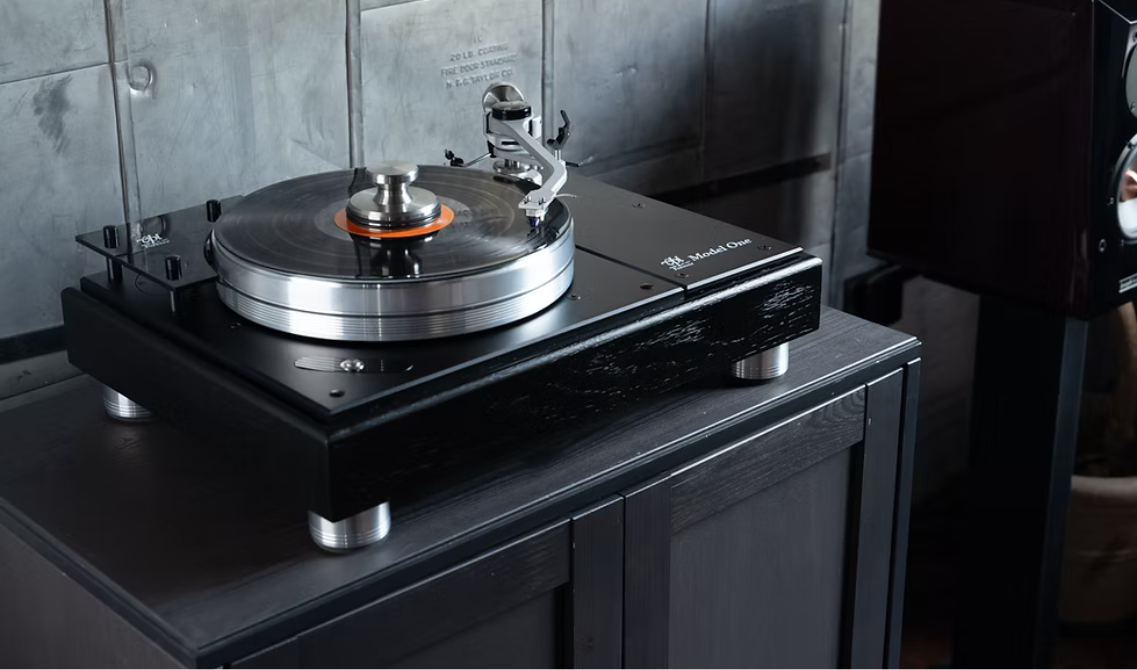 VPI Forever Model One – nowoczesny gramofon z 3-punktowym zawieszeniem, ramieniem S-Tonearm i możliwością rozbudowy. 10 lat gwarancji i jakość VPI. Sprawdź!