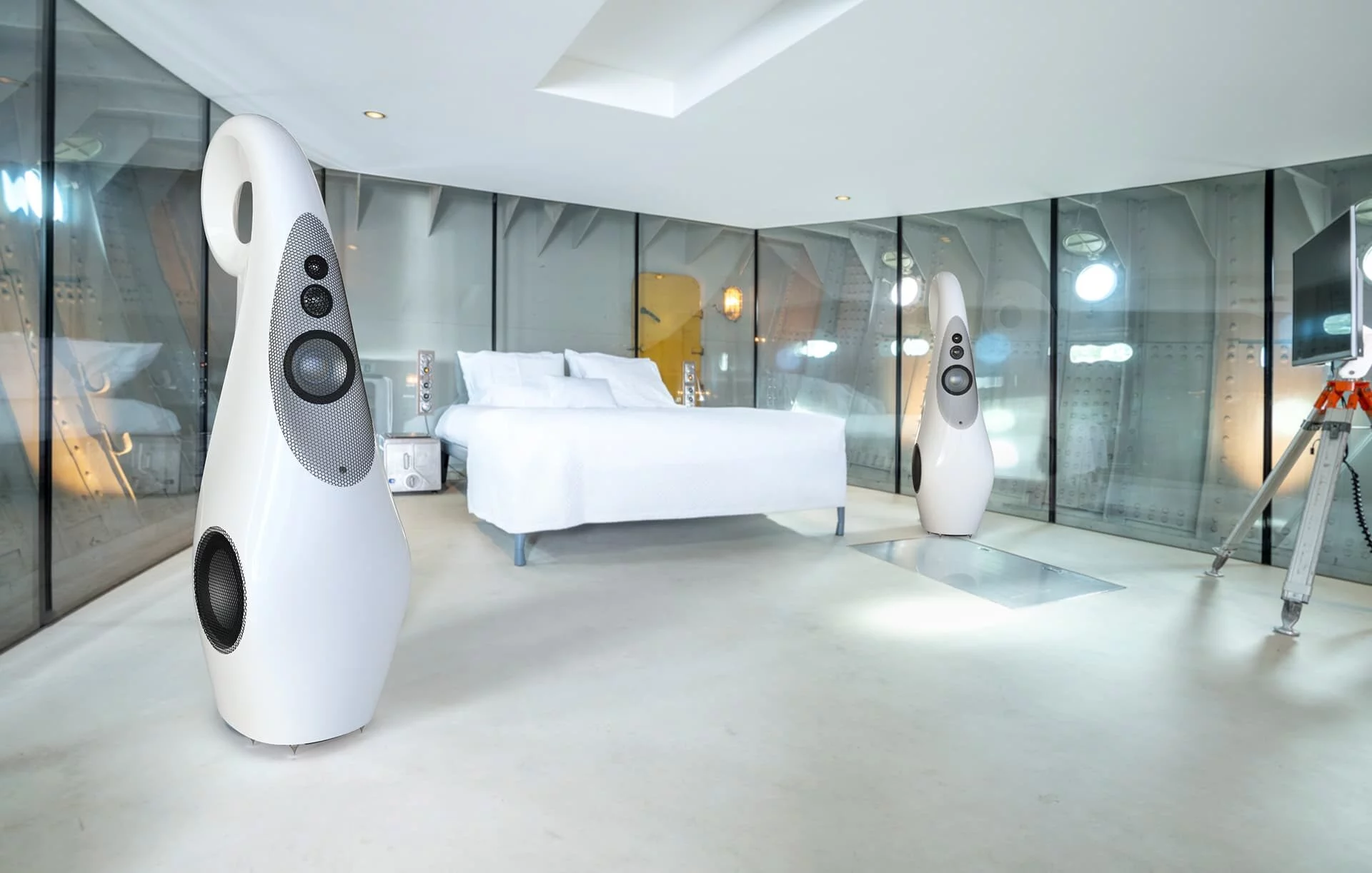 Vivid Audio GIYA G2 to trójdrożne kolumny podłogowe stworzone z myślą o średnich i dużych pomieszczeniach. Wyjątkowa jakość dźwięku, opatentowana technologia i nowoczesny design w kompaktowej formie.