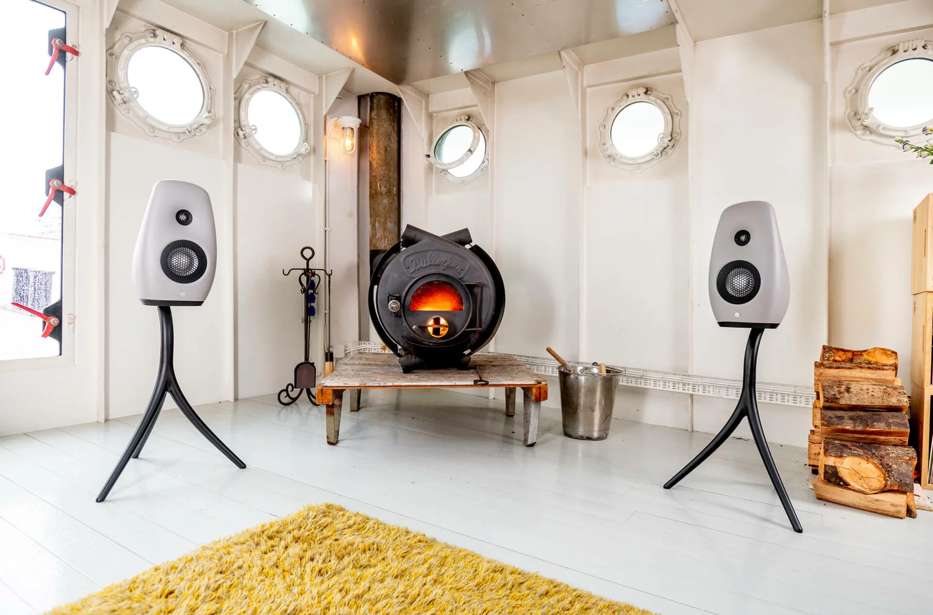 Vivid Audio KAYA S12 – Kompaktowy głośnik hi-end o referencyjnym brzmieniu Odkryj Vivid Audio KAYA S12 – najmniejszy głośnik w ofercie, który łączy technologię GIYA z kompaktową formą. Idealny do stereo, kina domowego i studia.