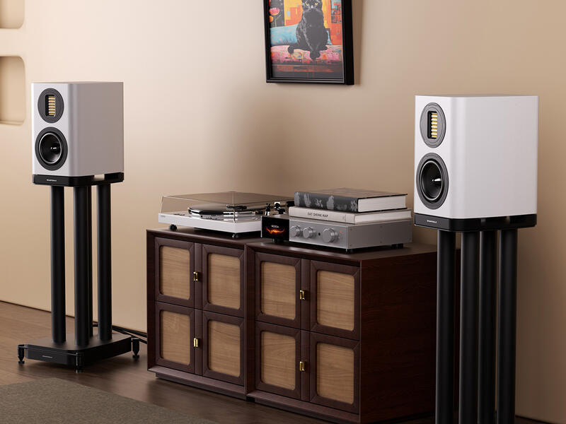 Wharfedale EVO 5.1 to kompaktowe kolumny podstawkowe 2-drożne z przetwornikiem AMT i kevlarowym wooferem. Mocny, czysty dźwięk w eleganckiej obudowie bass-reflex.