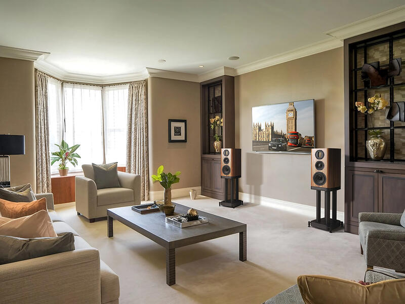 Wharfedale EVO 5.2 to zaawansowana 3-drożna kolumna podstawkowa z przetwornikiem AMT i wooferem z kevlaru. Brzmienie klasy premium w kompaktowej formie.