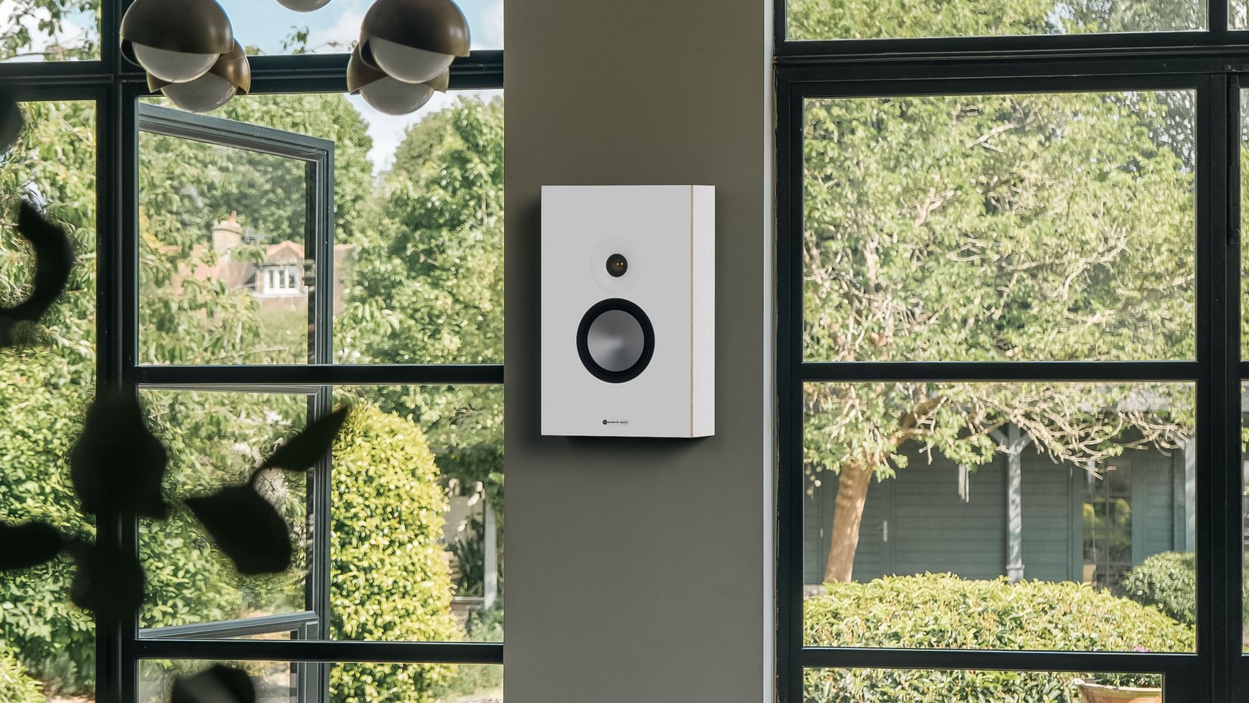 Monitor Audio Bronze On-Wall 7G – Naścienny głośnik Hi-Fi do kina i stereo Monitor Audio Bronze On-Wall 7G to elegancki głośnik naścienny z technologią C-CAM.