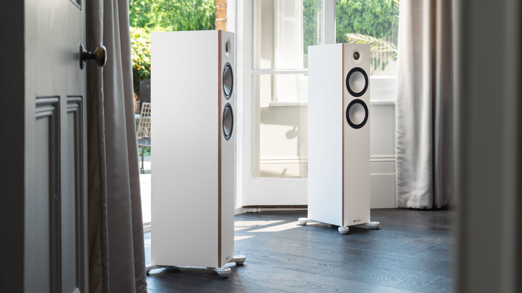 Kolumny Monitor Audio Bronze 300 7G – Mocny dźwięk i elegancja Monitor Audio Bronze 300 7G to nowoczesne kolumny podłogowe z technologią C-CAM, oferujące potężne brzmienie, precyzyjny bas i wyjątkowy design.