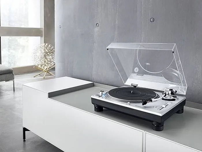 Kup gramofon Technics z wkładką Ortofon 2M Red gratis!