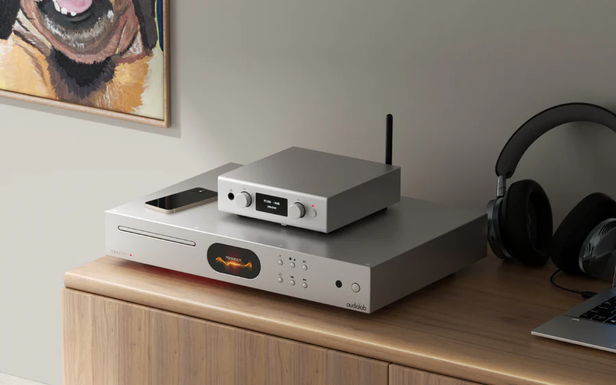 Audiolab D7 to zaawansowany DAC z ES9038Q2M, Bluetooth aptX HD, MQA i wzmacniaczem słuchawkowym klasy A. Idealny do hi-fi i słuchawek.