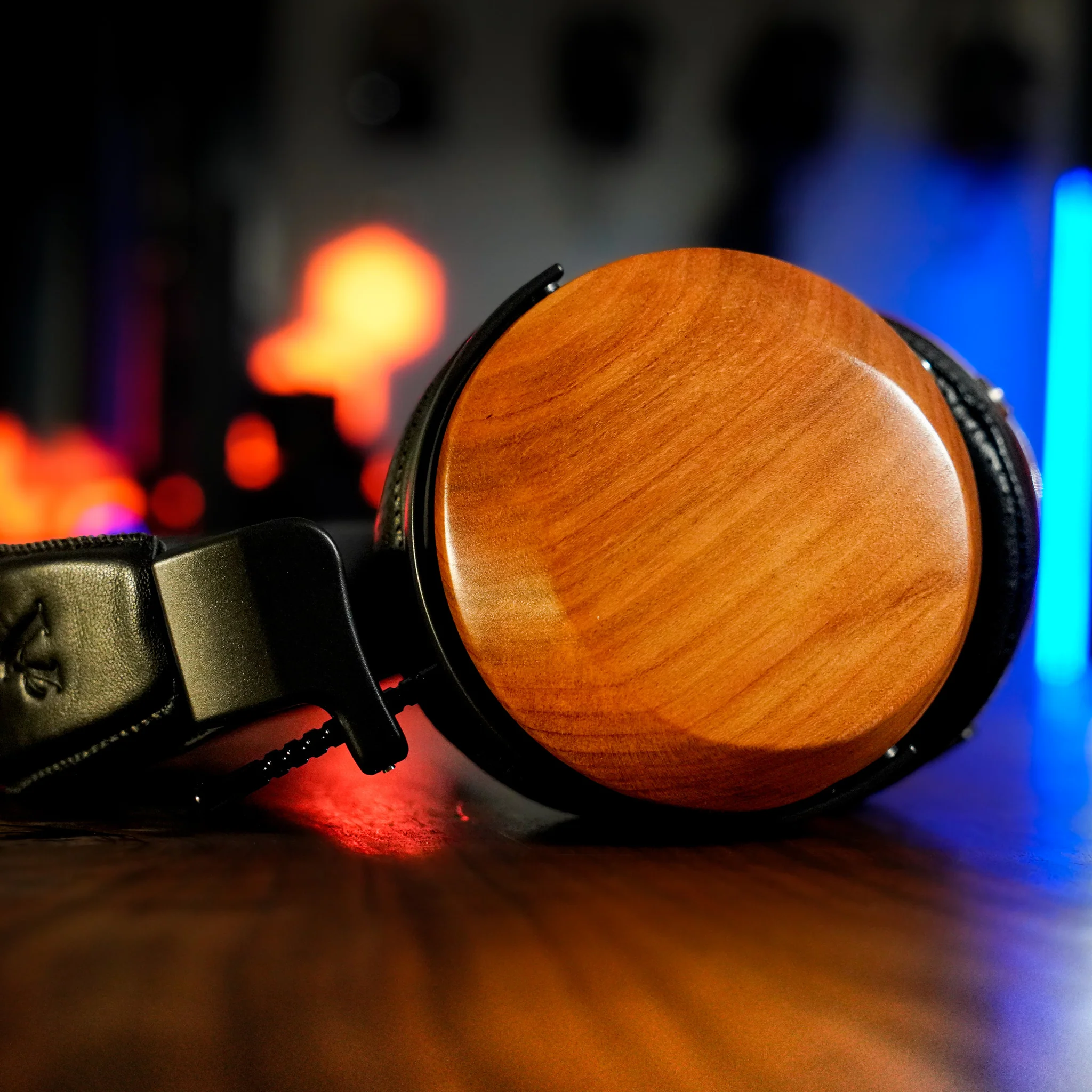 Zamknięte słuchawki nauszne ZMF Atrium