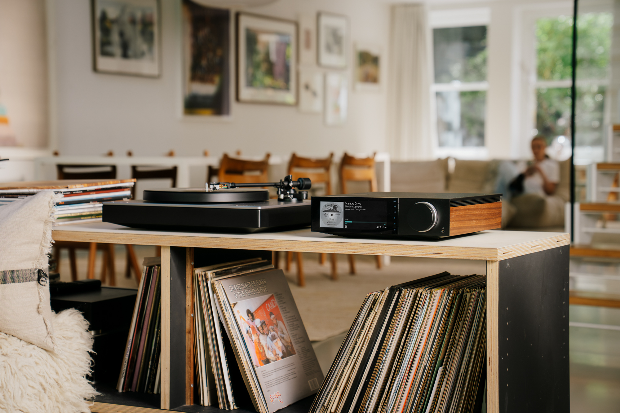 Cambridge Audio EVO 150 SE – wzmacniacz i streamer klasy premium Cambridge Audio EVO 150 SE to edycja specjalna nagradzanego wzmacniacza typu all-in-one. Lepsze komponenty, dźwięk klasy high-end i nowoczesne streamowanie w eleganckiej obudowie.