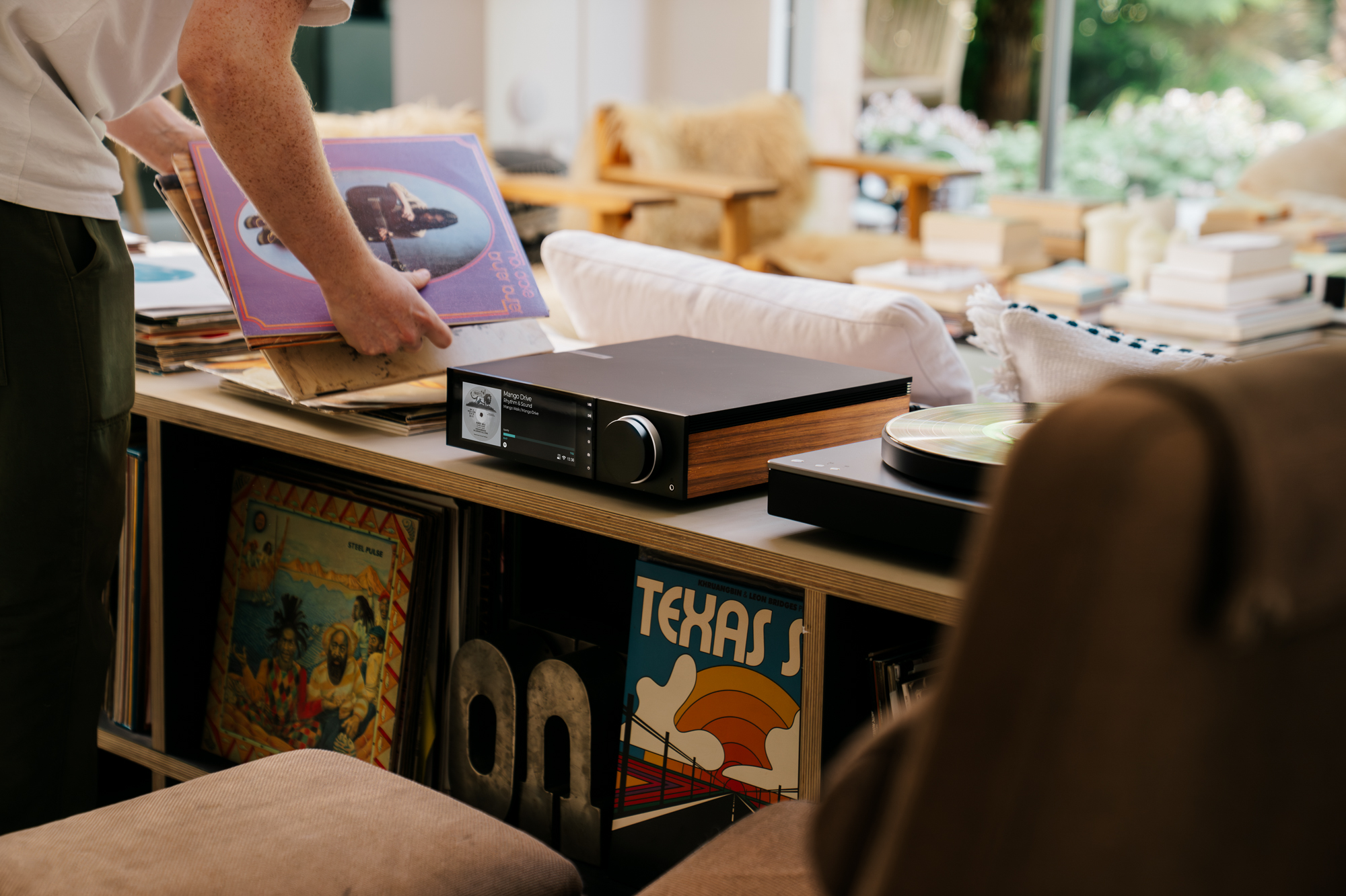 Cambridge Audio EVO 150 SE – wzmacniacz i streamer klasy premium Cambridge Audio EVO 150 SE to edycja specjalna nagradzanego wzmacniacza typu all-in-one. Lepsze komponenty, dźwięk klasy high-end i nowoczesne streamowanie w eleganckiej obudowie.