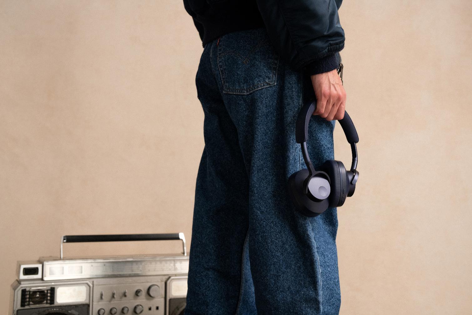 Cambridge Audio Melomania P100 SE – bezprzewodowe słuchawki z ANC i aptX Adaptive Melomania P100 SE to bezprzewodowe słuchawki wokółuszne z ANC, Bluetooth 5.3 i 60-godzinnym czasem pracy. Doskonała jakość dźwięku i komfort od Cambridge Audio.