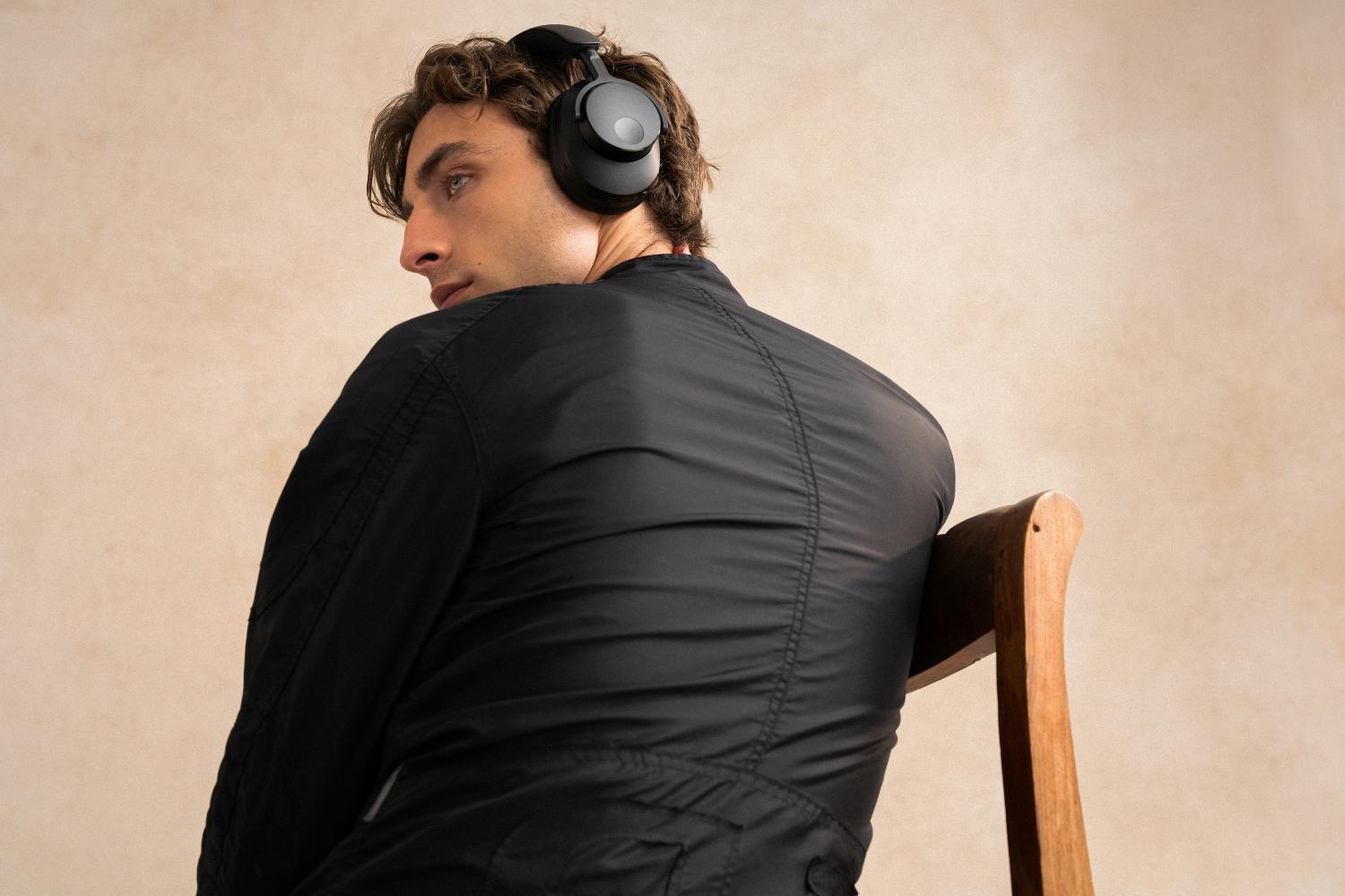 Cambridge Audio Melomania P100 SE – bezprzewodowe słuchawki z ANC i aptX Adaptive Melomania P100 SE to bezprzewodowe słuchawki wokółuszne z ANC, Bluetooth 5.3 i 60-godzinnym czasem pracy. Doskonała jakość dźwięku i komfort od Cambridge Audio.