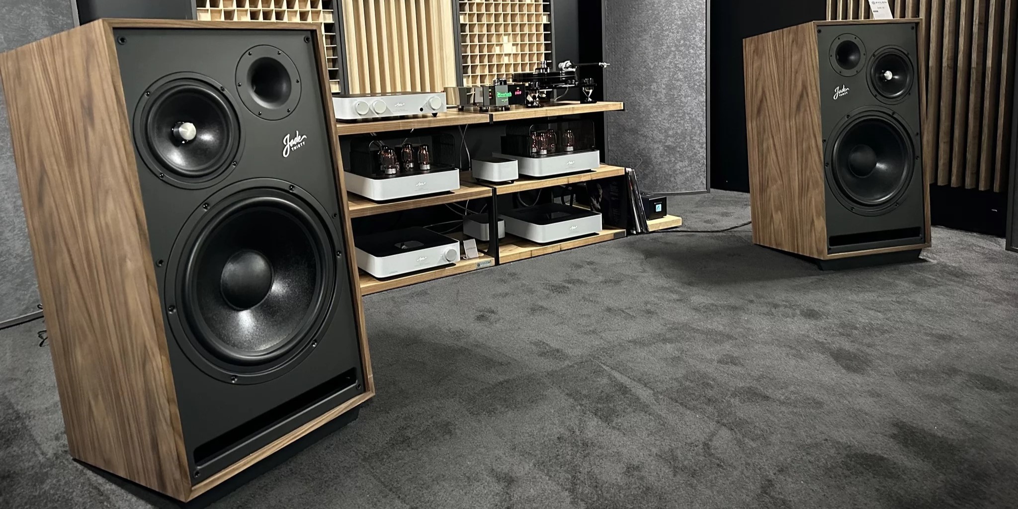 Kolumna podstawkowa Pylon Audio Jade 30